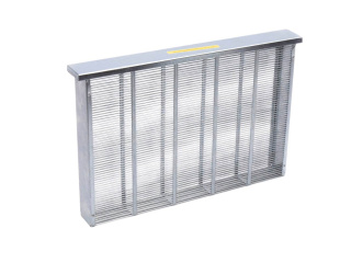 Izolator do poddawania matki pszczelej 1-ramkowy Dadanta z przykrywką 445x55x310 mm^