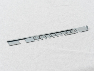 Zasuwka na wylot ula ocynkowana dł. 200 mm jednostronnie wysuwana^