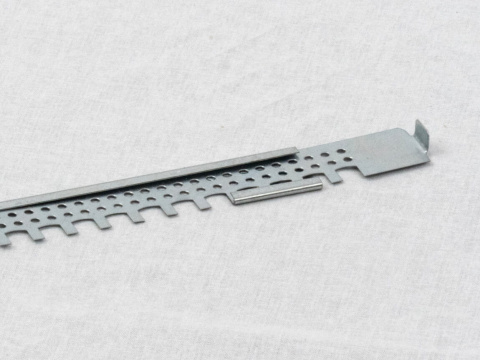 Zasuwka na wylot ula ze stali nierdzewnej dł. 165 mm jednostronnie wysuwana^ Zasuwka na wylot ula ze stali nierdzewnej dł. 165 mm jednostronnie wysuwana^